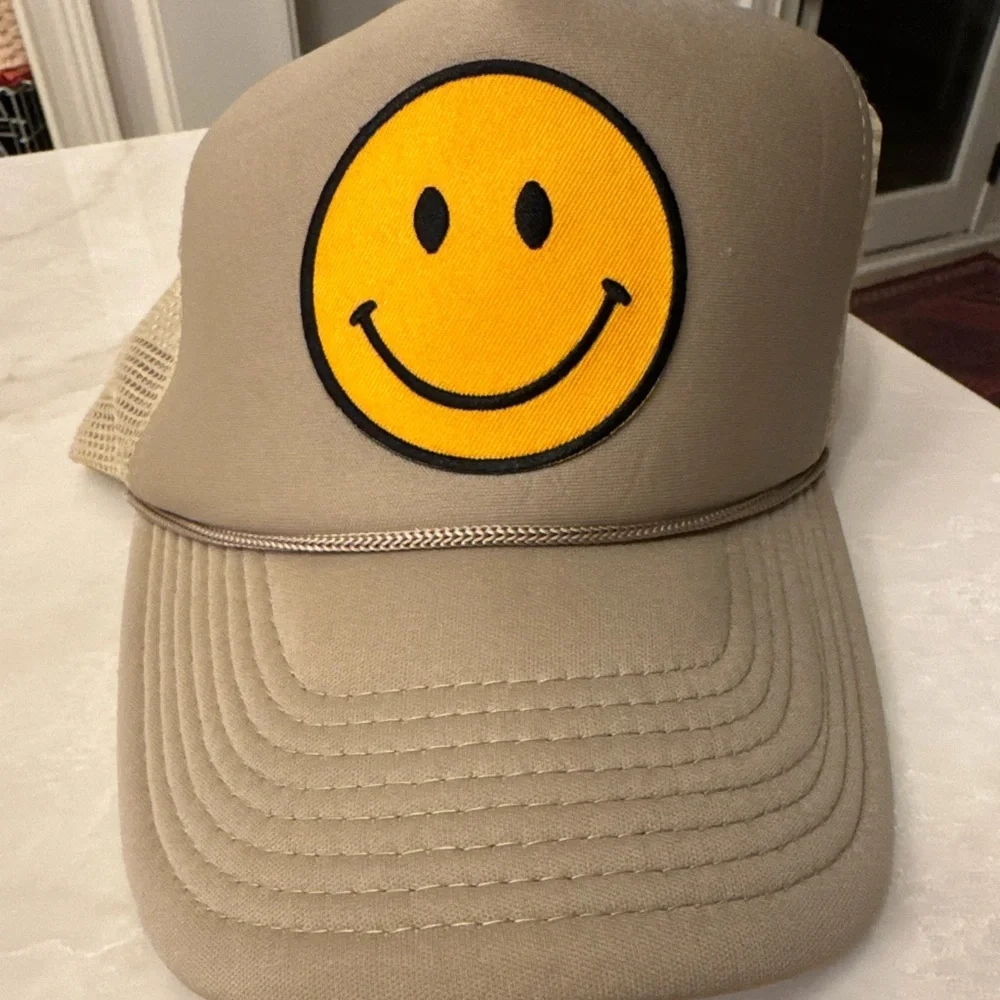 Tan Smiley Face Csp - Picture 1 of 2